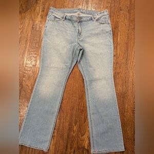 Light Wash Mid-Rise Wow Boot-Cut Jeans Size 18